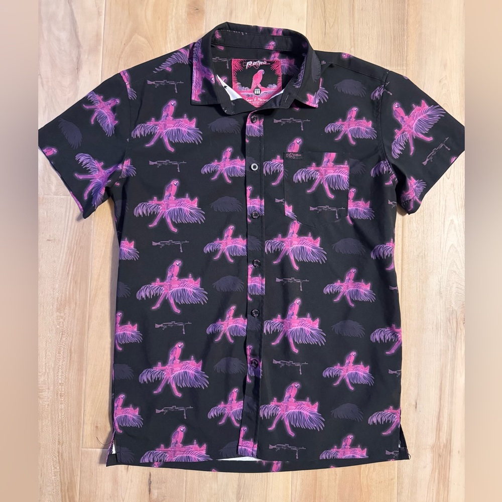Retro Rifle Saws & Macaws Purple Button Down Shirt Size Medium